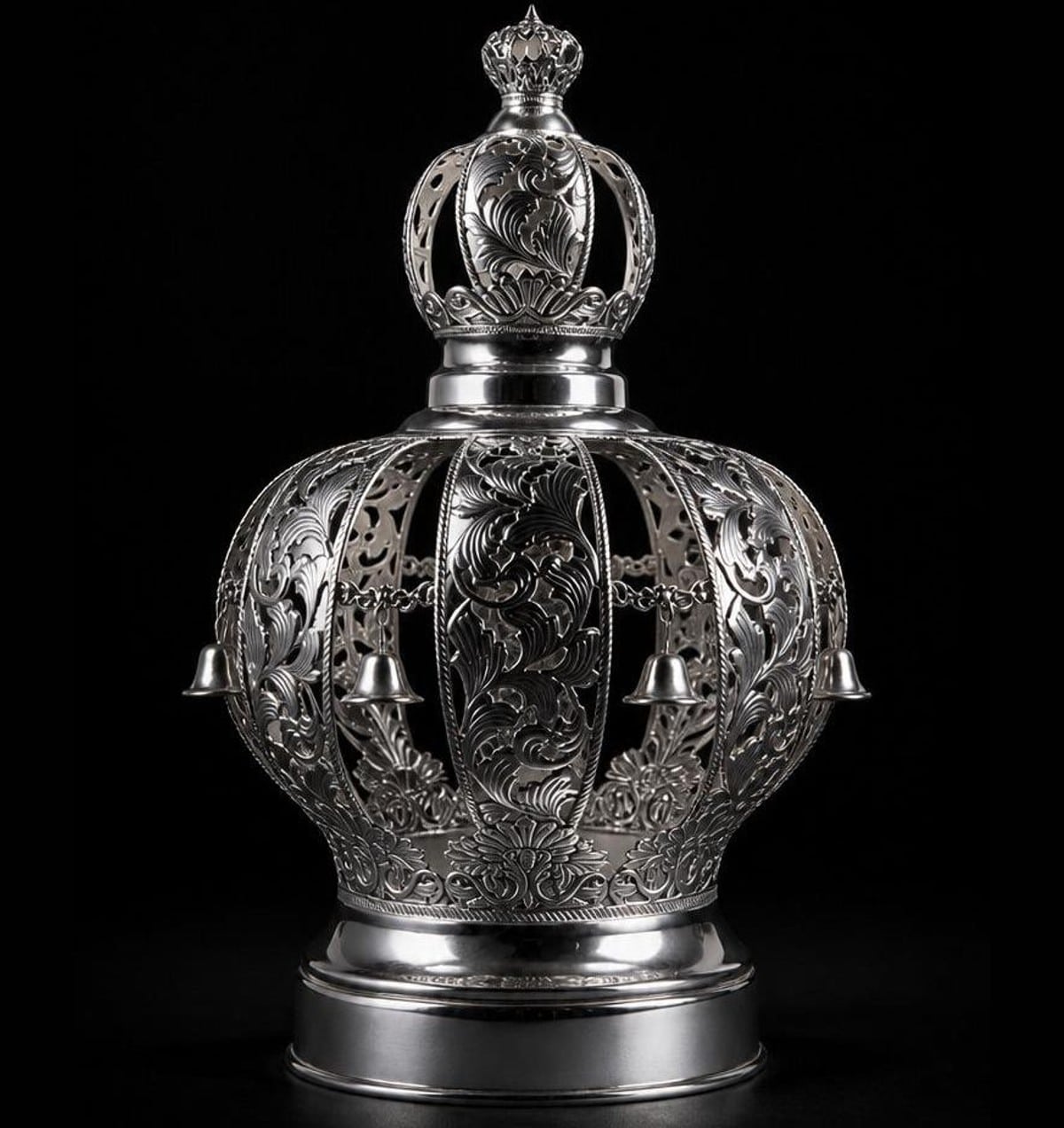 Crown for a Torah scroll plated with silver on copper – Ateret Peer
